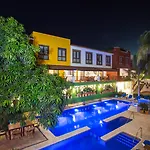 Casa Loteria -Pueblito Sayulita- Colorful, Family And Relax Experience With Private Parking And Pool