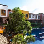 Casa Loteria -Pueblito Sayulita- Colorful, Family And Relax Experience With Private Parking And Pool