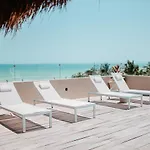 Dos Mares Barefoot Hotel