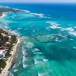 Beachfront Apartment Coral Vista