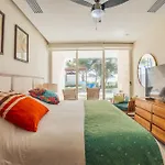 Beachfront Apartment Coral Vista