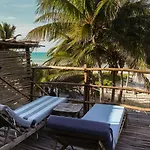 Casa Mate Beachfront Houses El Cuyo