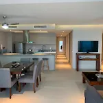 Peninsula 12 D