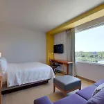 Hampton Inn & Suites By Hilton Paraiso