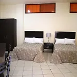 Hotel Plaza Bernal