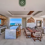 2Br Condo With Rooftop Pool - Private Terrace