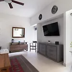 Welcome To Villa Cristy 3-Br 3 5-Wc In The La Floresta Area