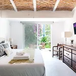 Welcome To Villa Cristy 3-Br 3 5-Wc In The La Floresta Area