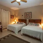 Casa Quetzal Hotel