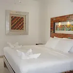 El Fuerte Beach Apartments