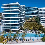Fantastic Designer Apartment, Beachfront!
