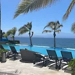 Fantastic Designer Apartment, Beachfront!