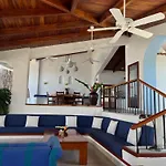 Villa De La Roca