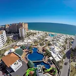 Las Palmas Resort
