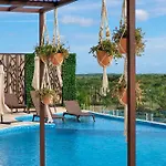Menesse 224 Luxurious 1Bd Premium Condo