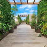 Menesse 224 Luxurious 1Bd Premium Condo