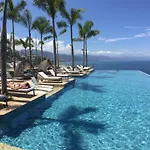 3 Bedroom Sayan Beach 2500 Sf Luxury Oceanfront Condo