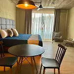 Lolitas Suites 303