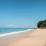 Full Floor Beachfront Luxury Apartment