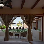 Beach Front Hotel Boutique Dk House