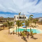 Baja Luna Cerritos