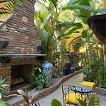 El Encanto Inn & Suites