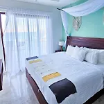 Waterfront Apartment On Careyeros Beach