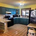 Casa De Al Lado - 2 Bedroom House W/ Bonus Bunkhouse!