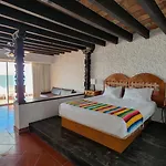Las Rocas Resort & Spa