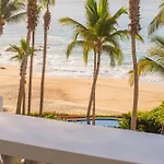 Beautiful 5 Bd Villas Del Mar Villa Staffed & Steps From The Beach