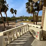 Shoreline Condo 5 Desert Oasis Free Wifi, Cool Ac