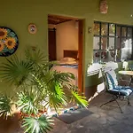 Iguana Inn