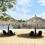 Villa Frente Al Mar Con Hermosas Vistas