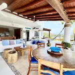 Villa Frente Al Mar Con Hermosas Vistas