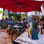 Garlands Del Rio Riverside Boutique Hotel