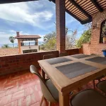 3 Bedroom Spacious Villa With Pool & Lake View