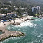 Ocean Front, 3 Bedroom, 3 Bathroom, Casa Natalia, Playa Esmeralda