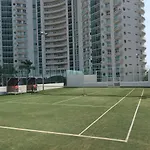 Bay View Grand Marina 1605 Sur