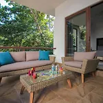 Fantastic Condo With Balcony, High Speed Internet, Pool Facilities In Akumal