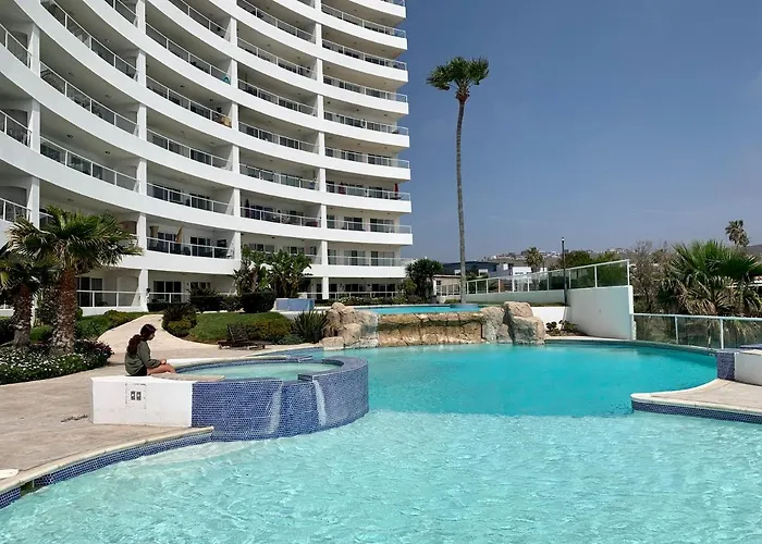 Beachfront 4 Bedroom Penthouse - Pool Steps To Beach & Mins To Downtown