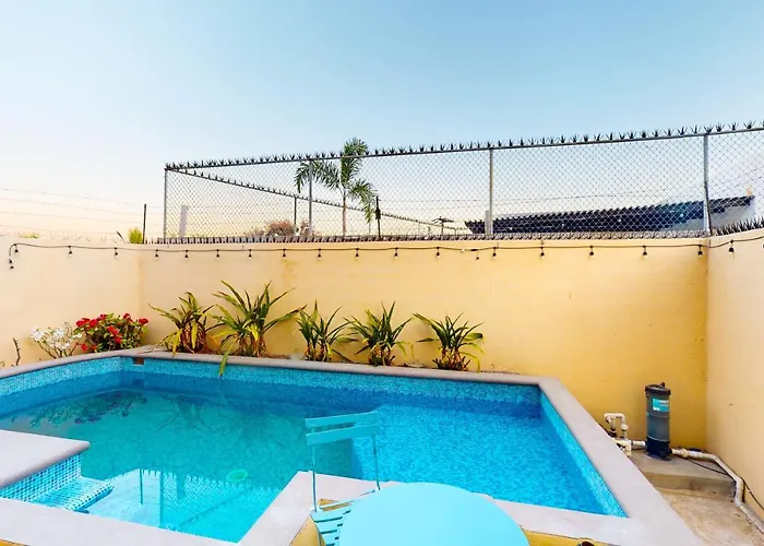 Law\'S Paradise Pool Residence
