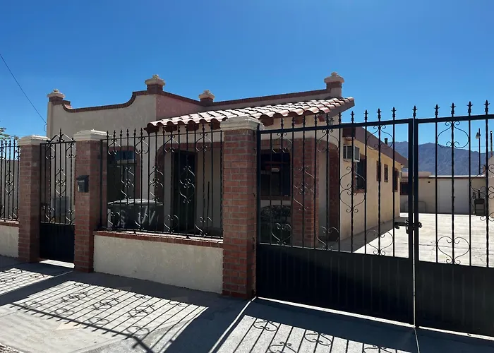 Casa De Al Lado - 2 Bedroom House W/ Bonus Bunkhouse!