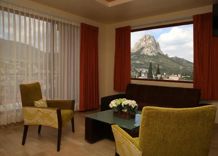 Hotel Plaza Bernal