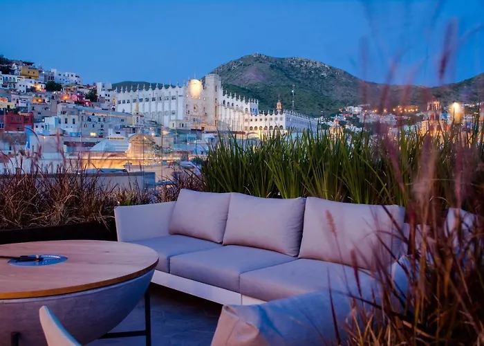 Antigua Trece Hotel Fusion
