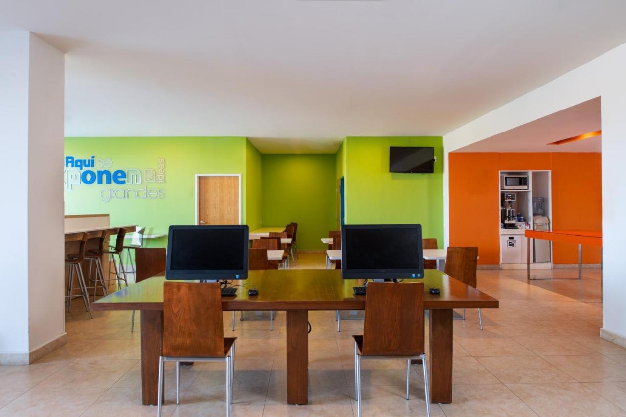 One Aeropuerto Hotel