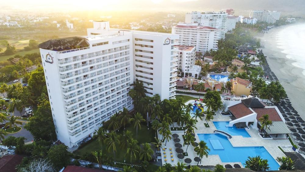 Park Royal Ixtapa 4*