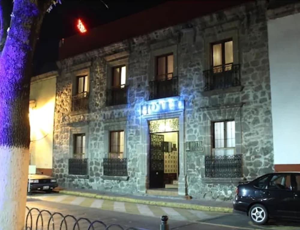 El Carmen, Hotel