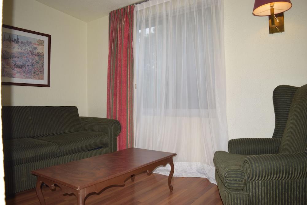 La Joya Hotel