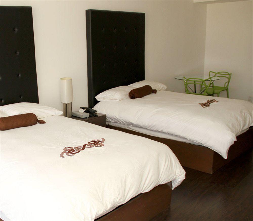 Pia Aparthotel