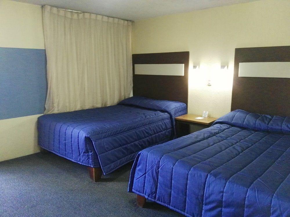 La Fuente, Hotel